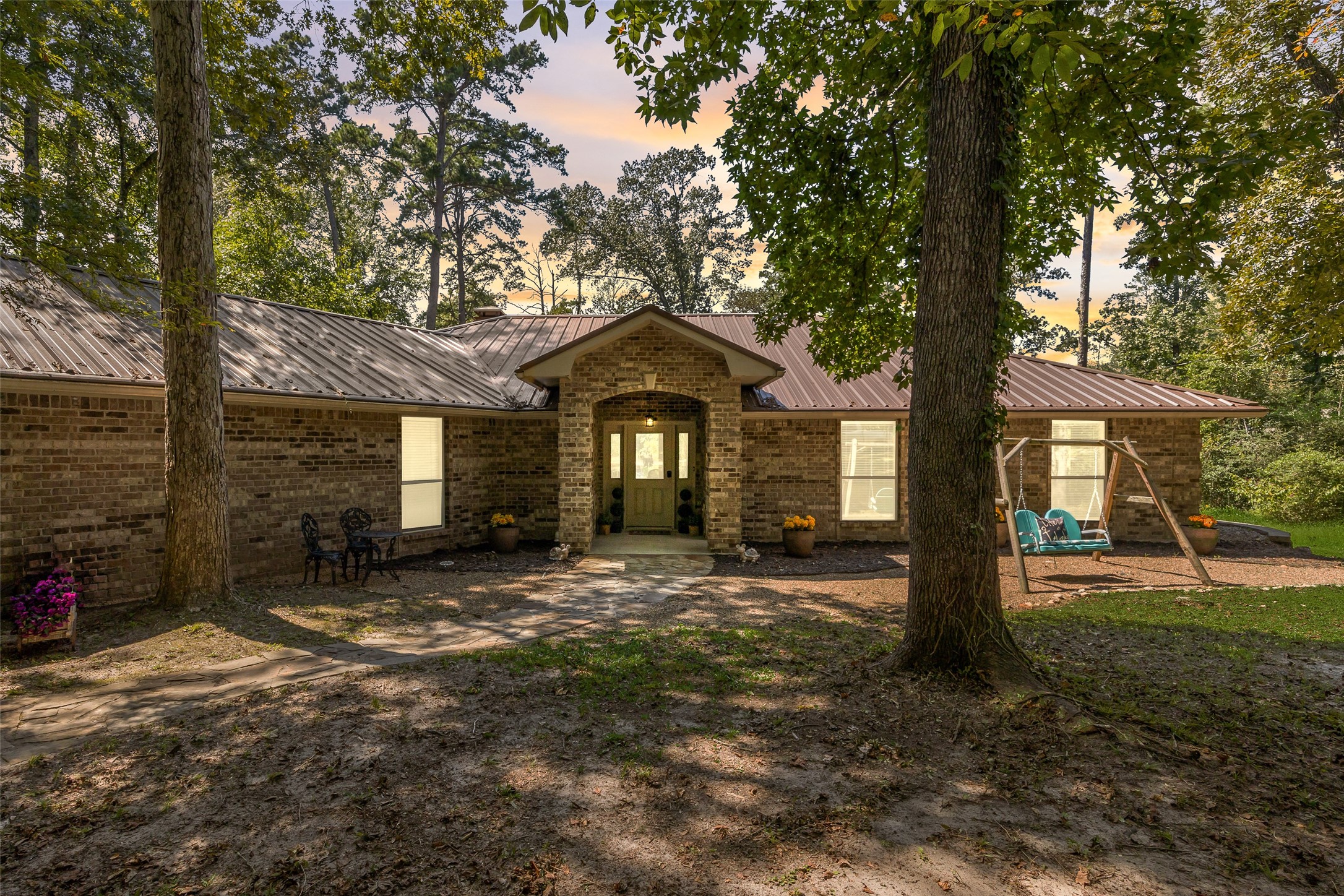 Property photo 01 of 810 Clear Water Trail Holly Lake, Ranch, TX 75765 | MLS #21180871