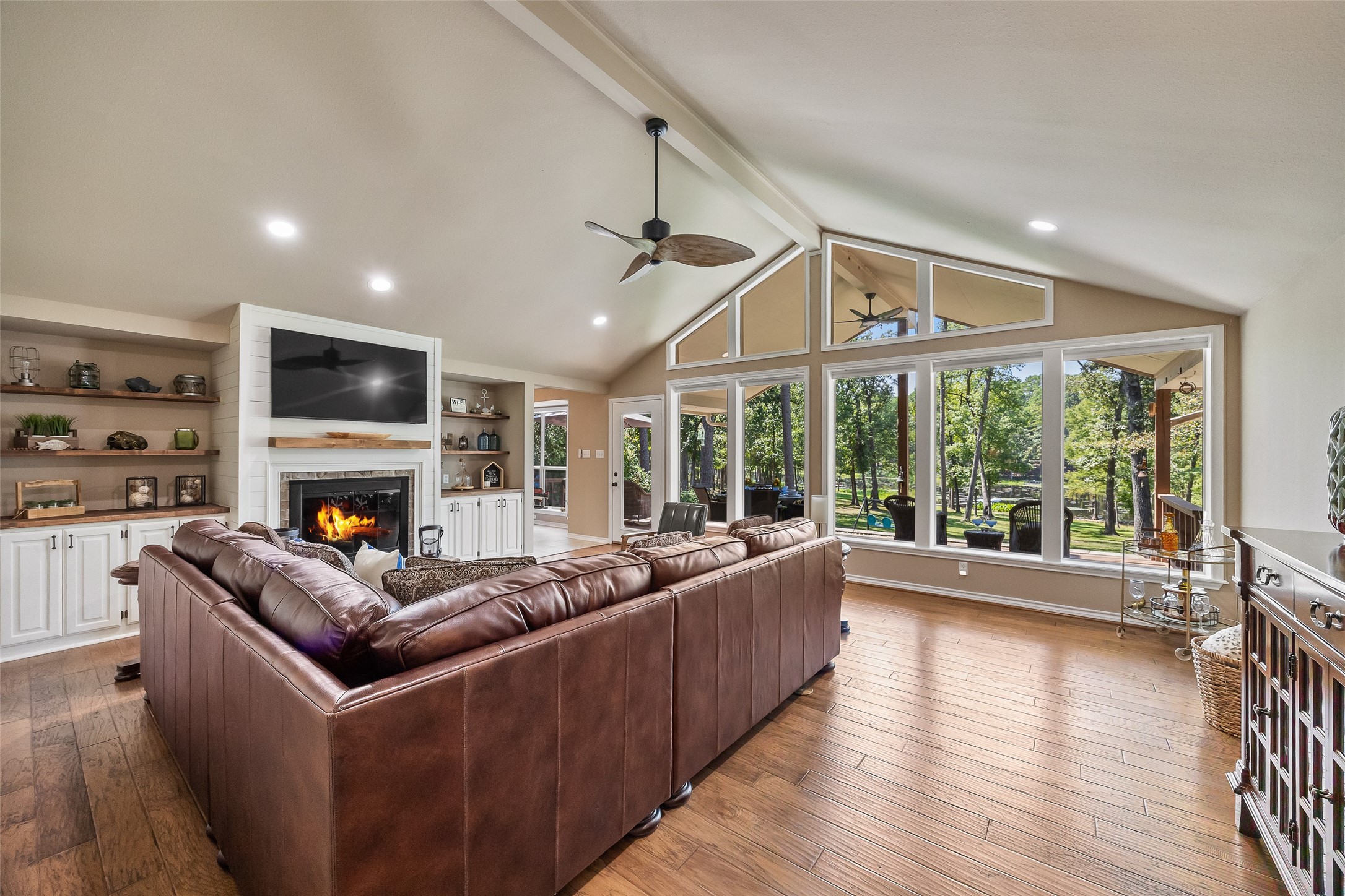 810 Clear Water Trail, Holly Lake Ranch, TX, 75765