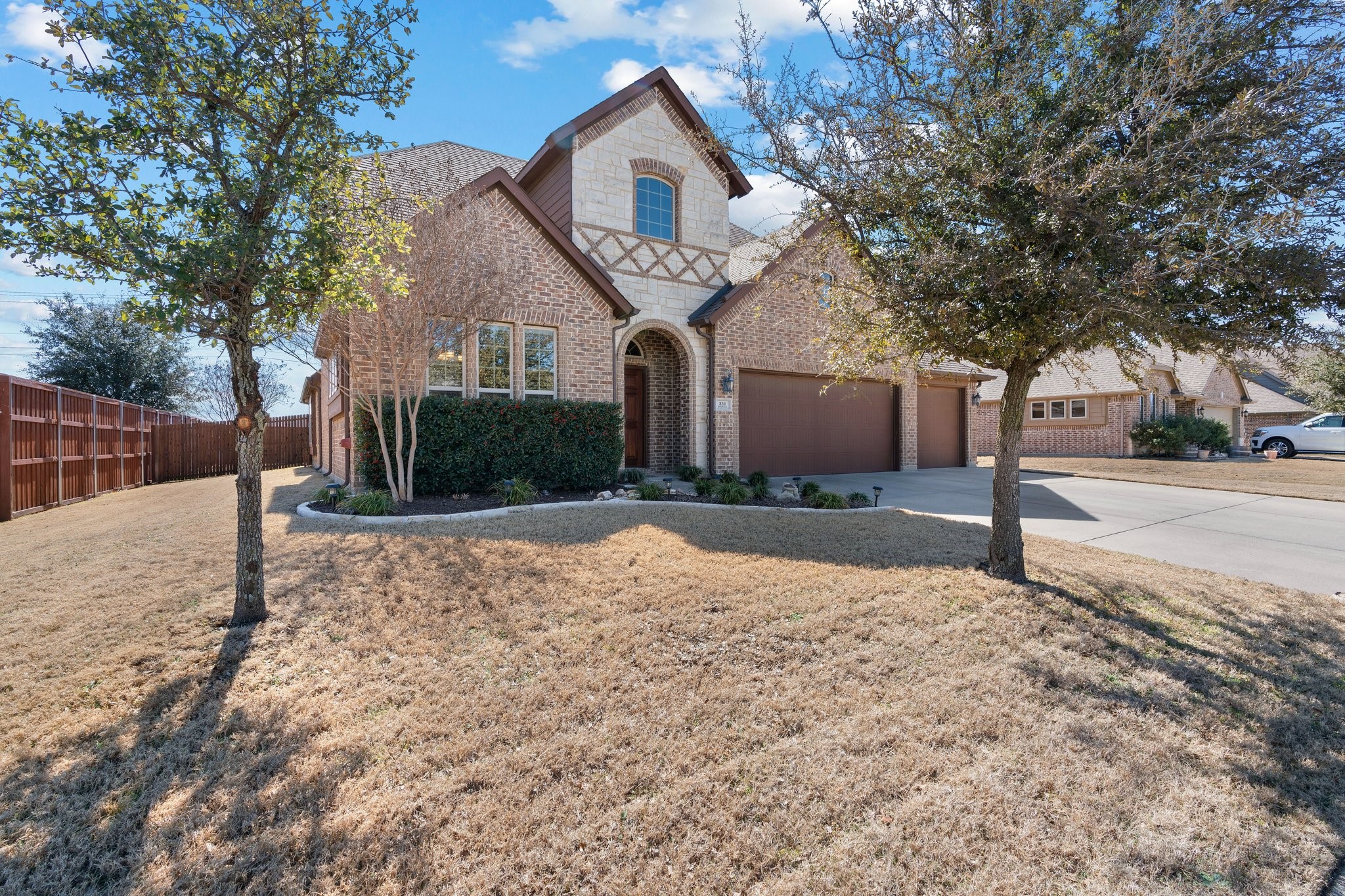 Property photo 01 of 830 Magnolia Drive, Weatherford, TX 76086 | MLS #21180893