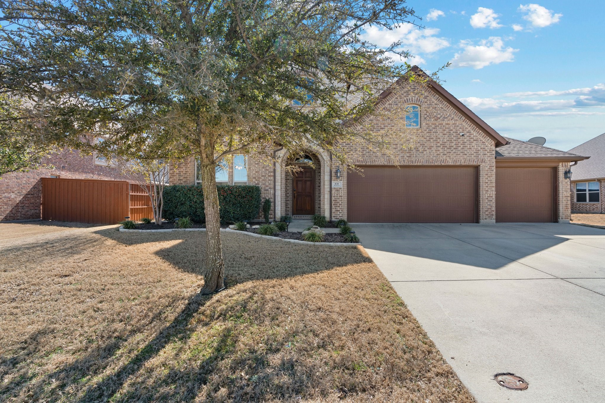 Property photo 02 of 830 Magnolia Drive, Weatherford, TX 76086 | MLS #21180893