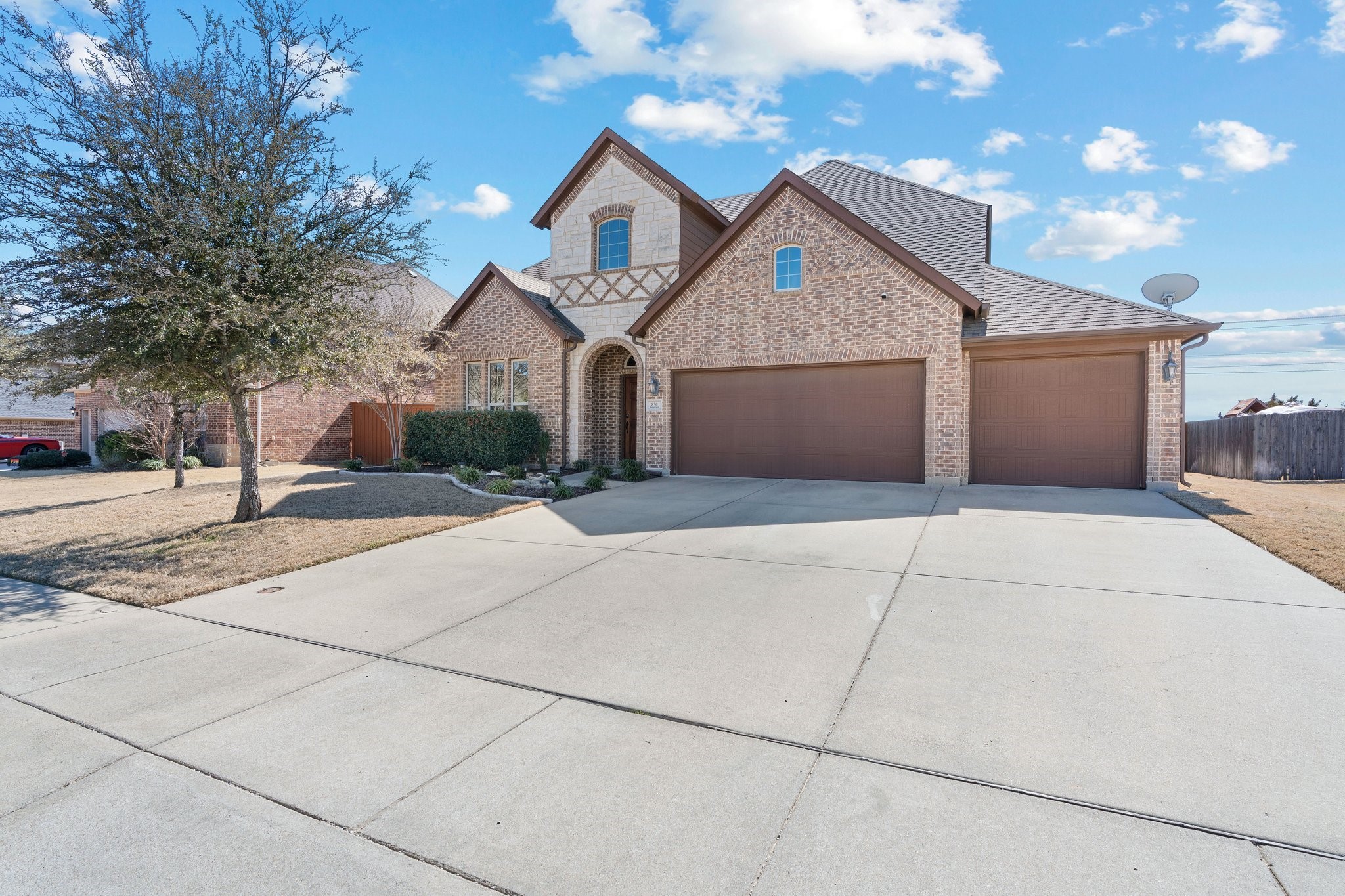 Property photo 03 of 830 Magnolia Drive, Weatherford, TX 76086 | MLS #21180893