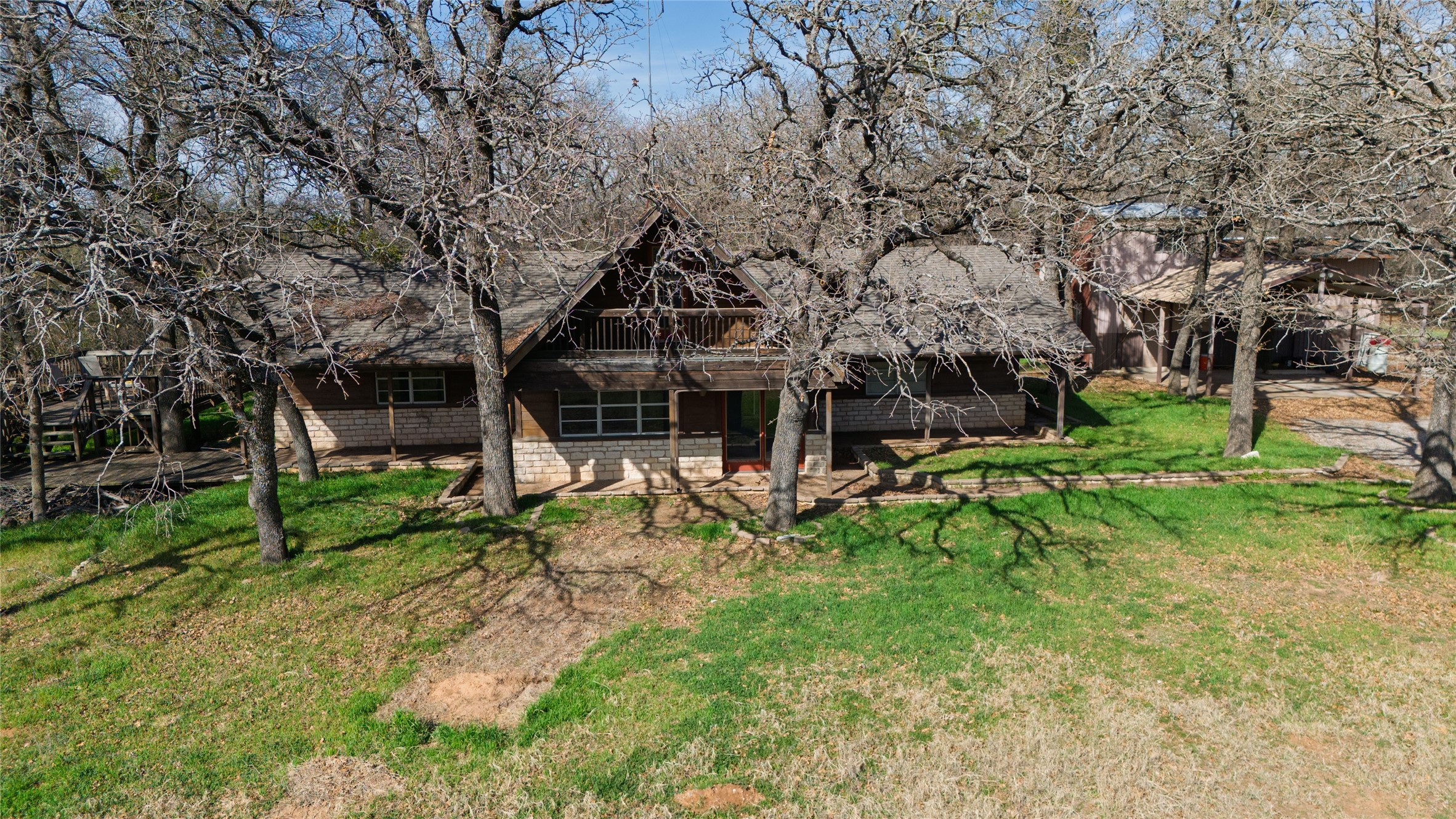 Property photo 01 of 1502 Center Point Road, Weatherford, TX 76087 | MLS #21181118