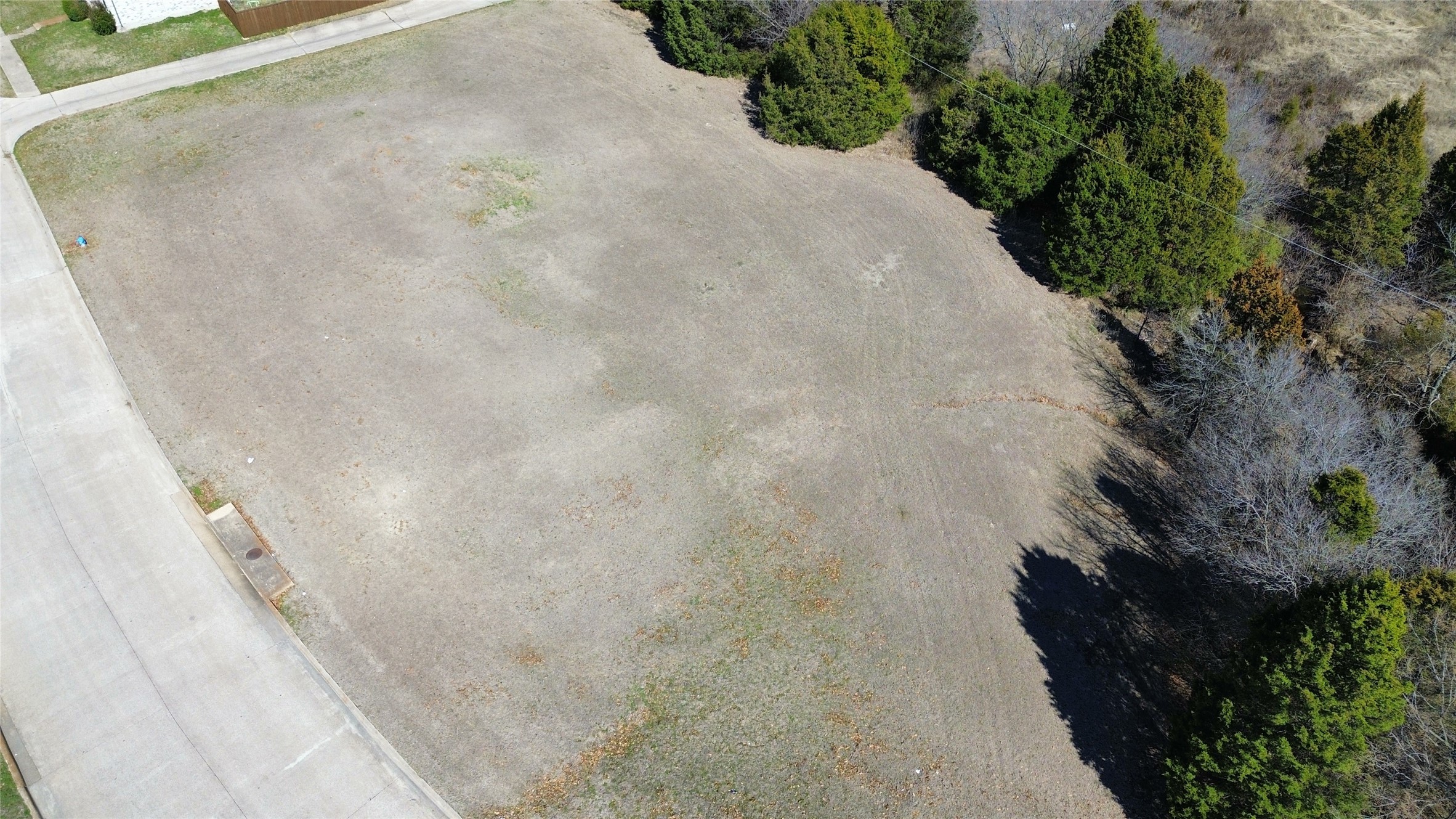 Property photo 02 of 700 Winding Creek Drive, Mesquite, TX 75149 | MLS #21181393