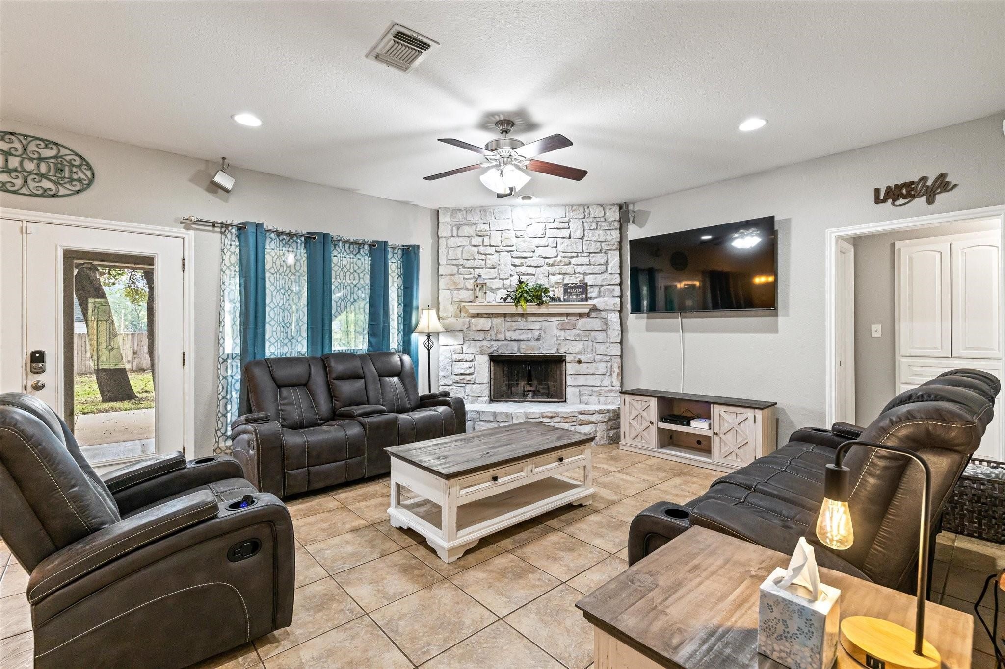 1609 CHEYENNE Trail, Granbury, TX, 76048