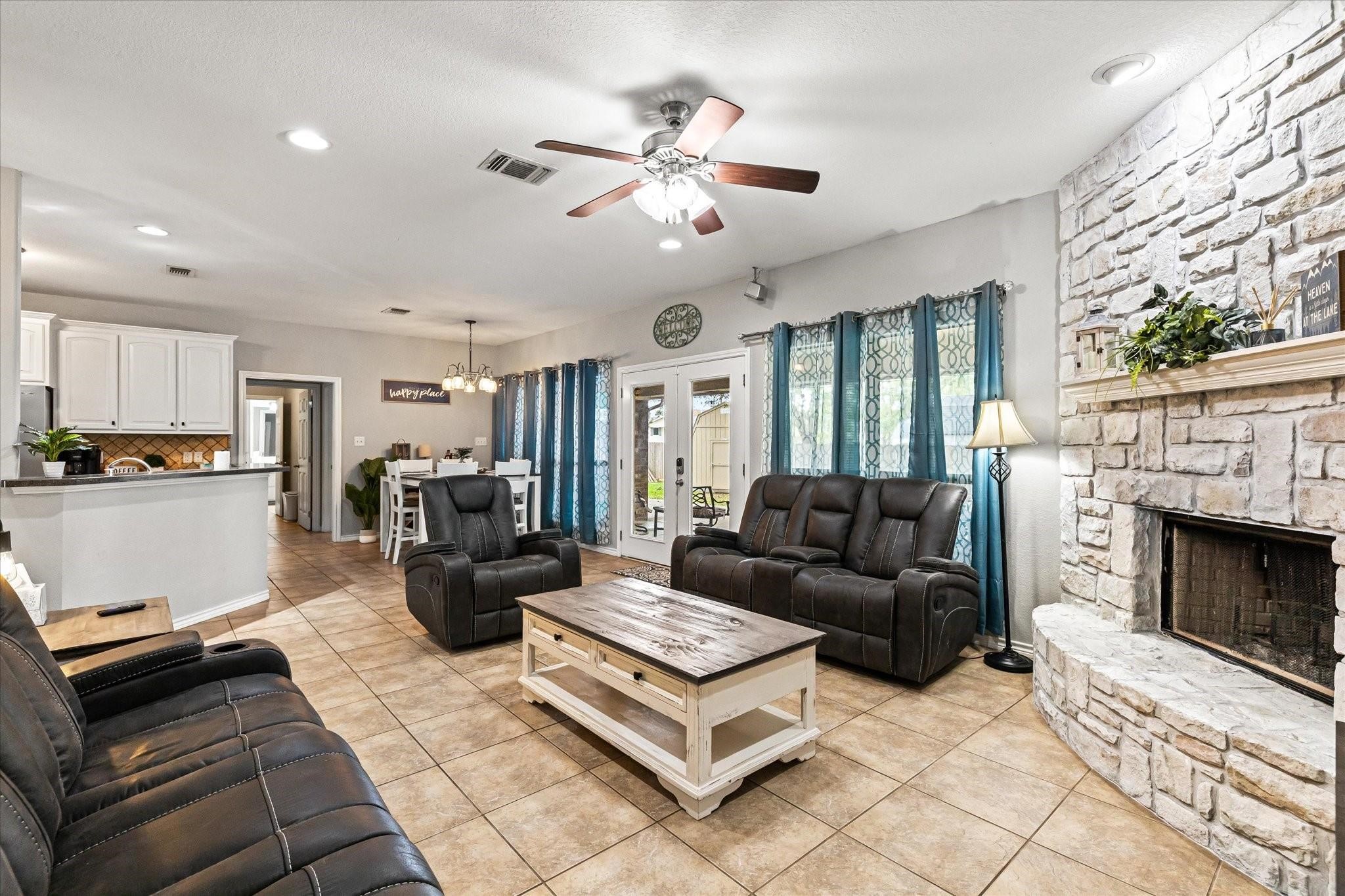 1609 CHEYENNE Trail, Granbury, TX, 76048