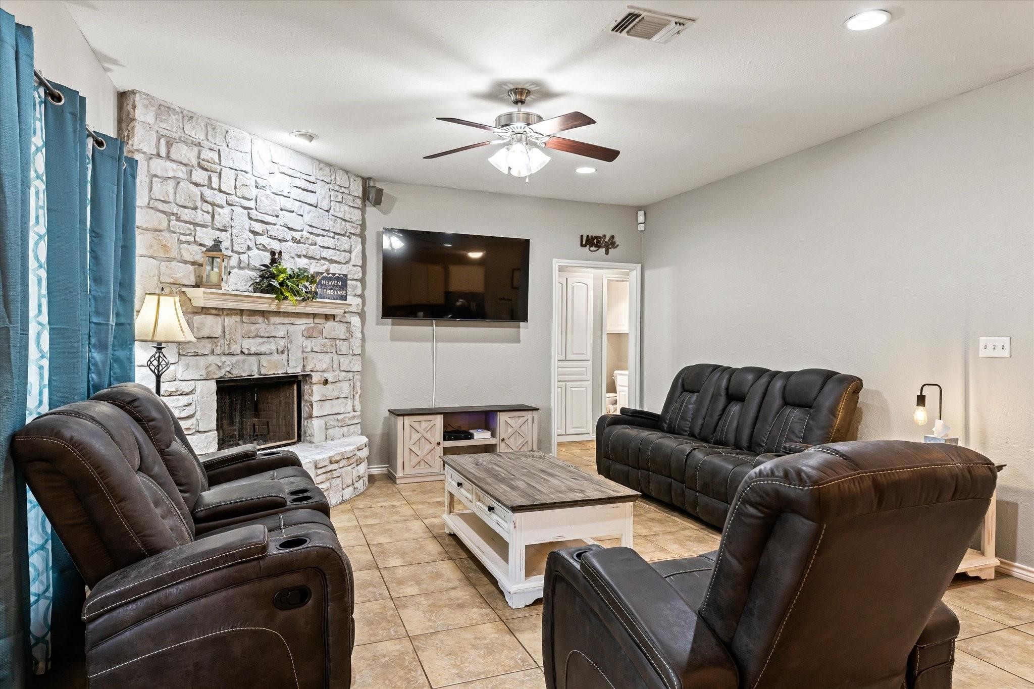 1609 CHEYENNE Trail, Granbury, TX, 76048