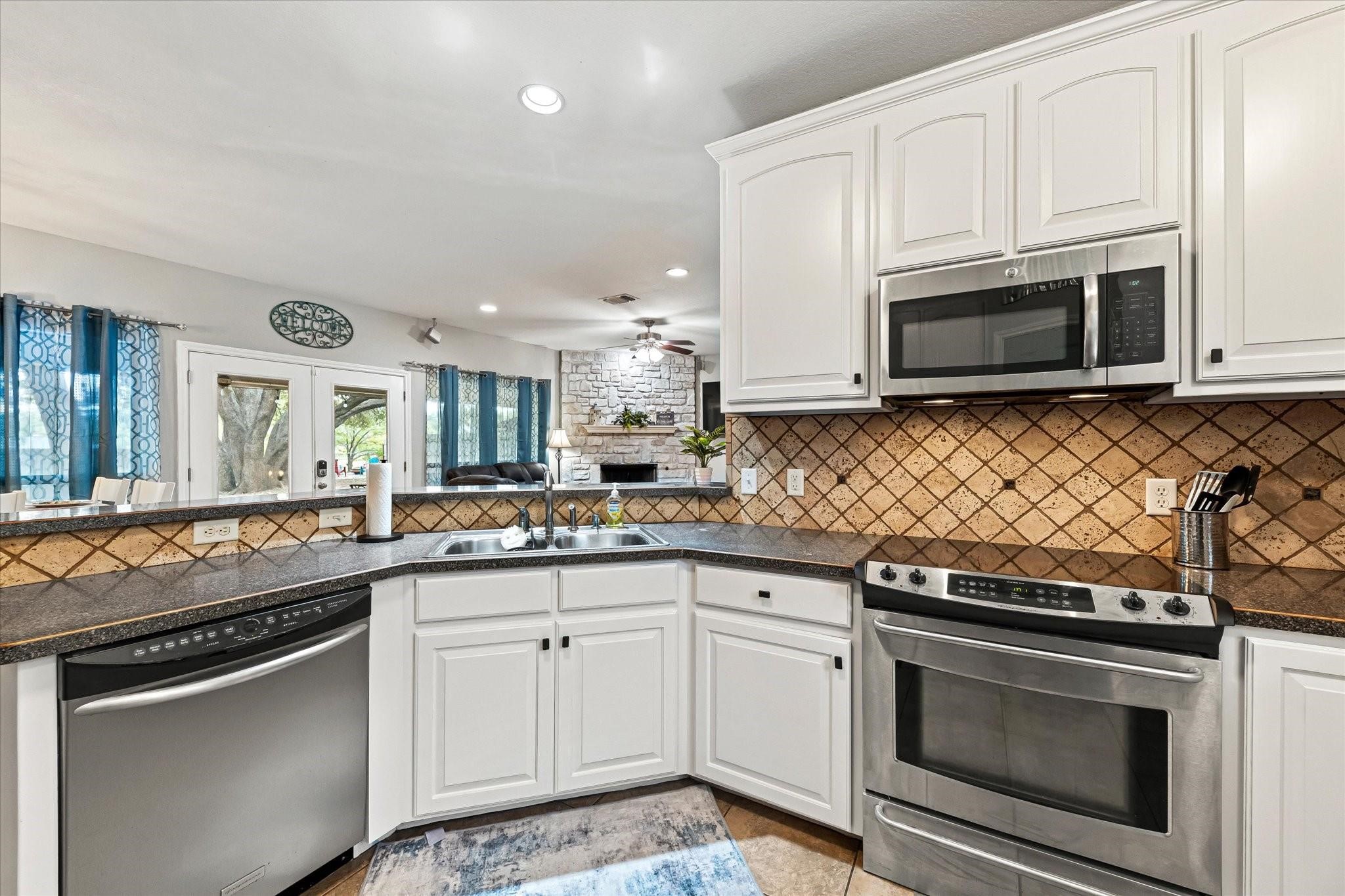 1609 CHEYENNE Trail, Granbury, TX, 76048