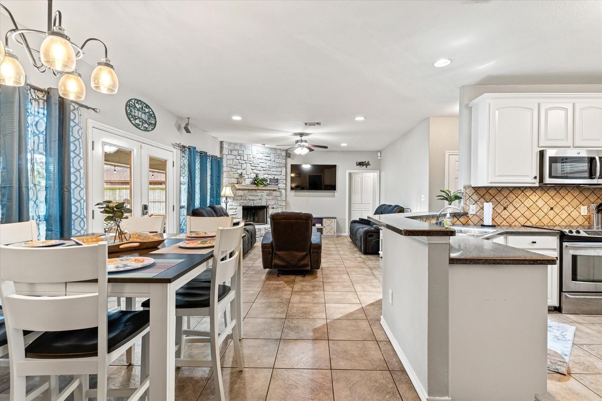 1609 CHEYENNE Trail, Granbury, TX, 76048