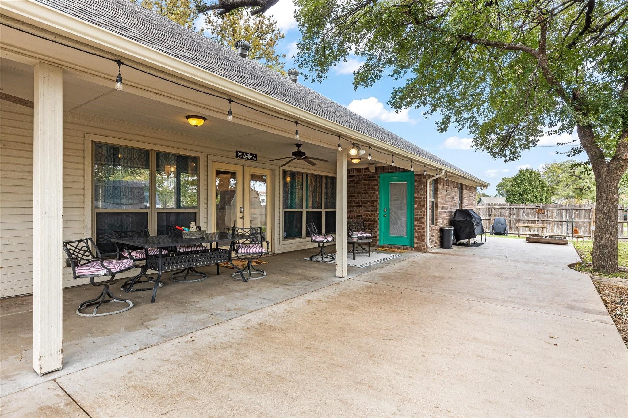 1609 CHEYENNE Trail, Granbury, TX, 76048