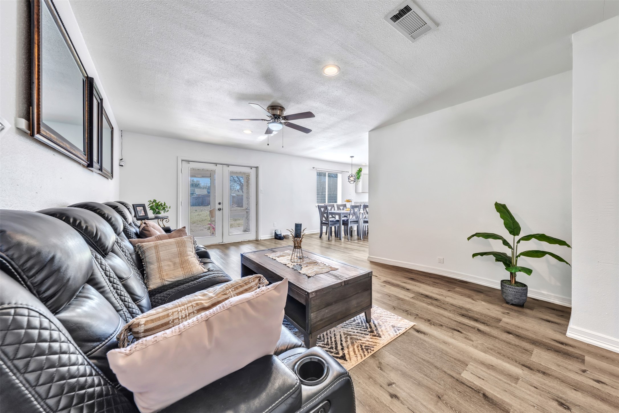 529 Ann Lois Lane, Burleson, TX, 76028