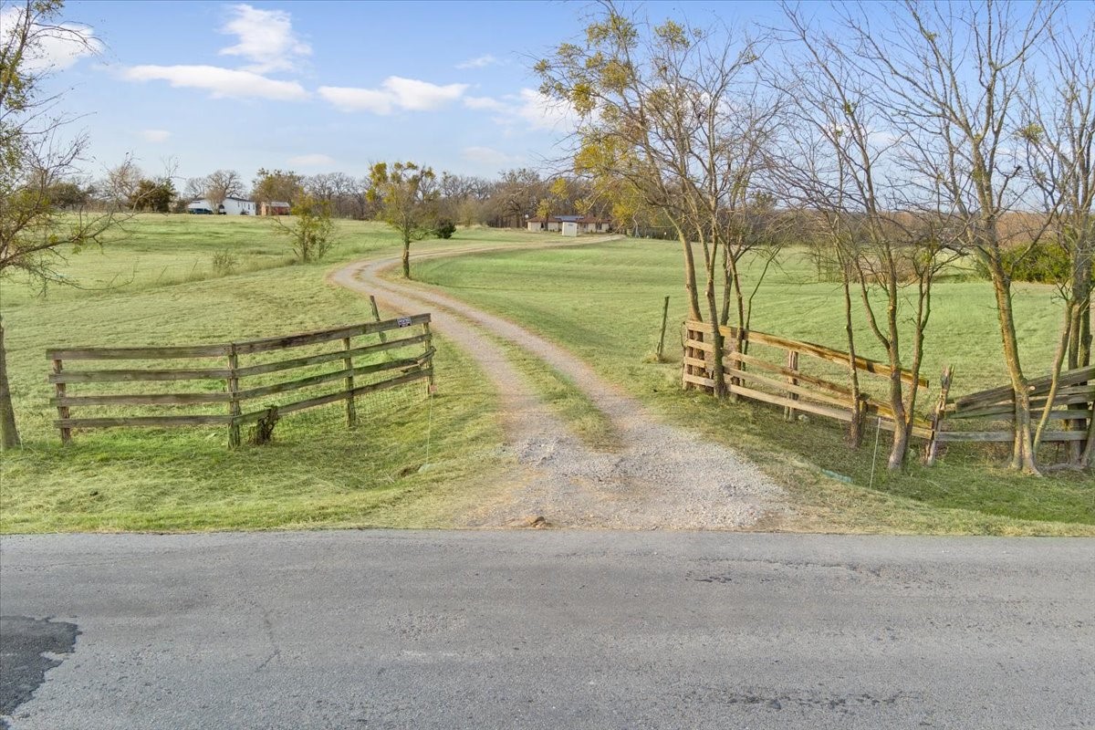 1832 W White Oak Road, West, TX, 76691