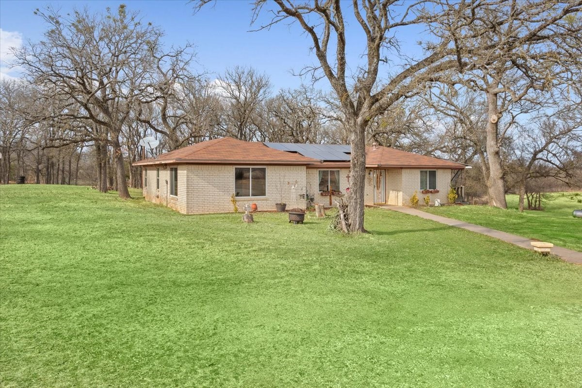 1832 W White Oak Road, West, TX, 76691