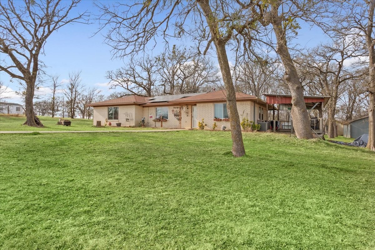 1832 W White Oak Road, West, TX, 76691