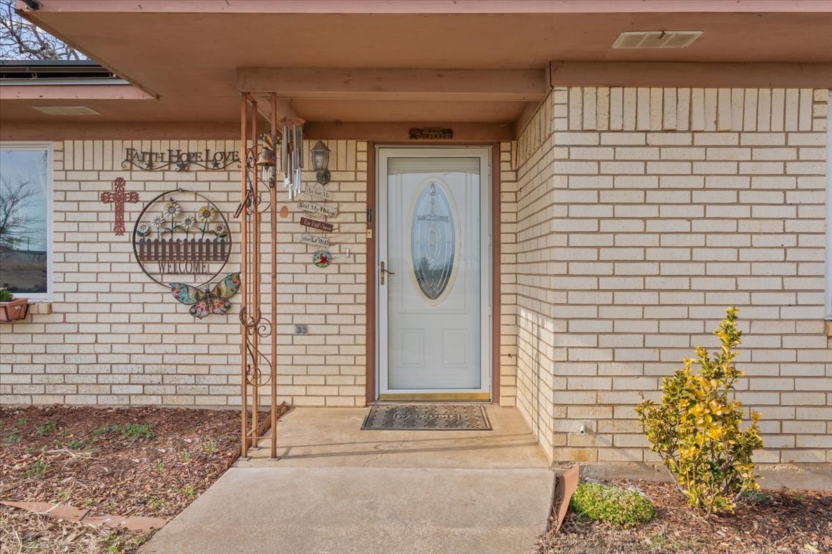1832 W White Oak Road, West, TX, 76691
