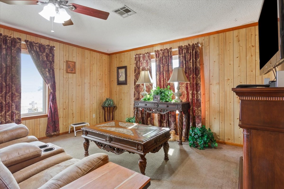 1832 W White Oak Road, West, TX, 76691