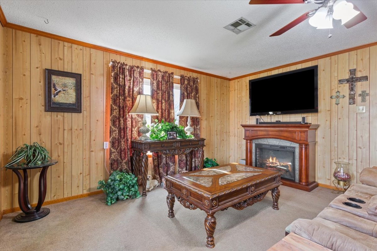 1832 W White Oak Road, West, TX, 76691