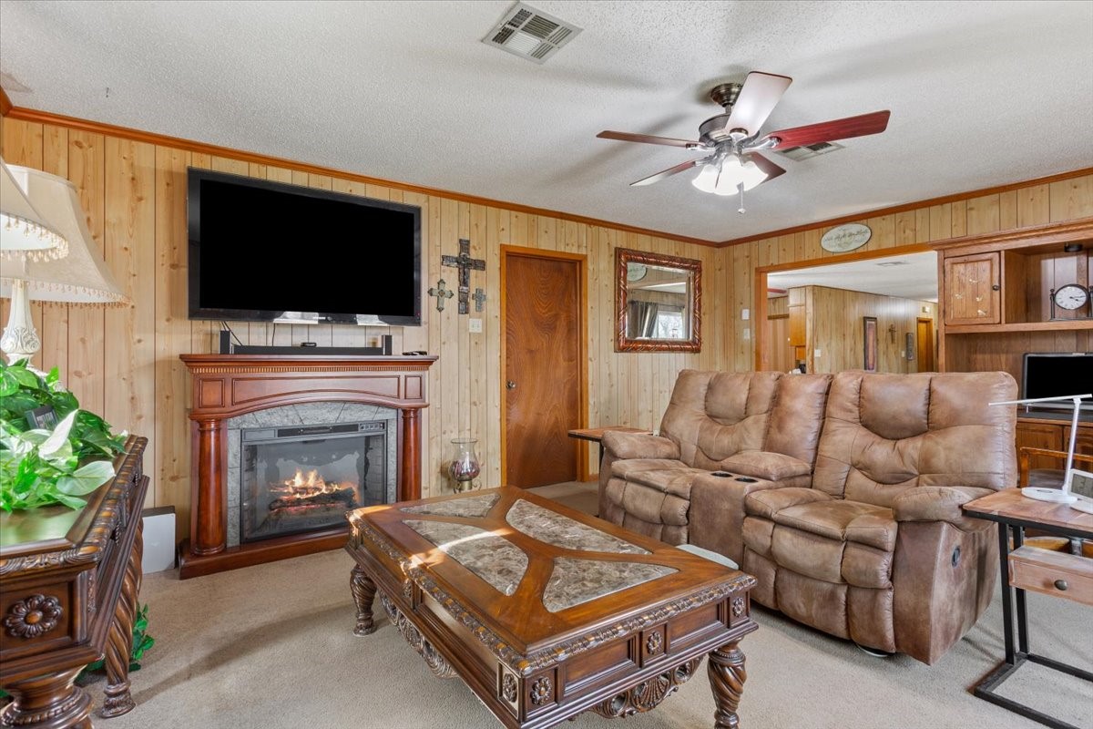 1832 W White Oak Road, West, TX, 76691