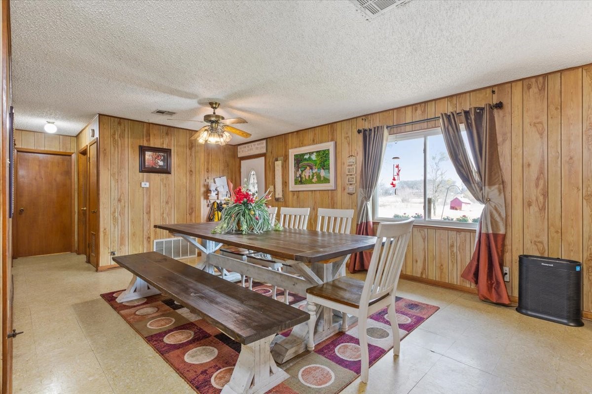 1832 W White Oak Road, West, TX, 76691