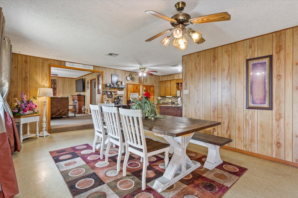 1832 W White Oak Road, West, TX, 76691