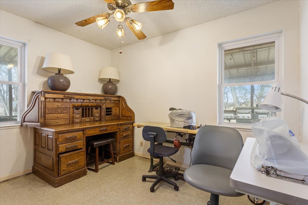 1832 W White Oak Road, West, TX, 76691