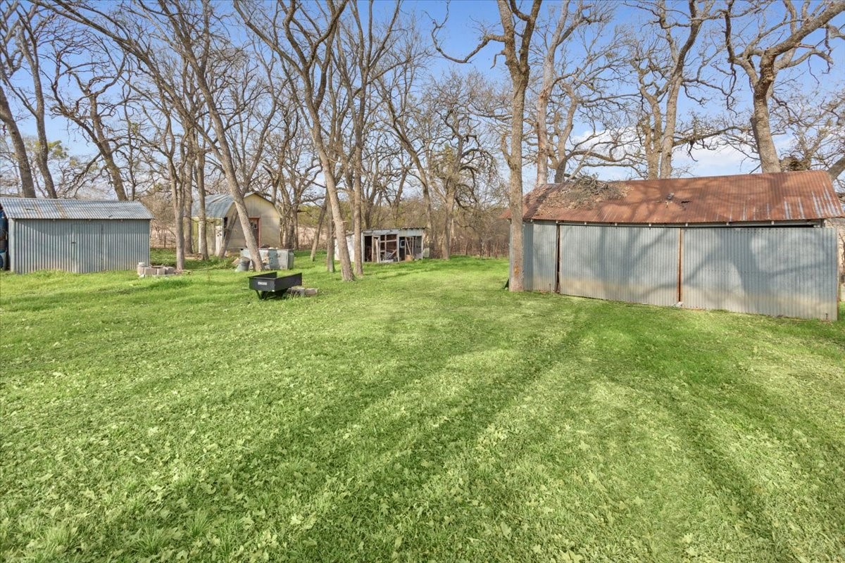1832 W White Oak Road, West, TX, 76691