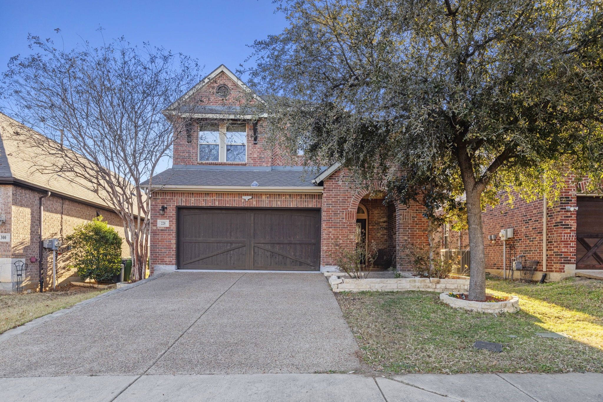 Property photo 01 of 220 Sir Brine Drive, Lewisville, TX 75056 | MLS #21182573