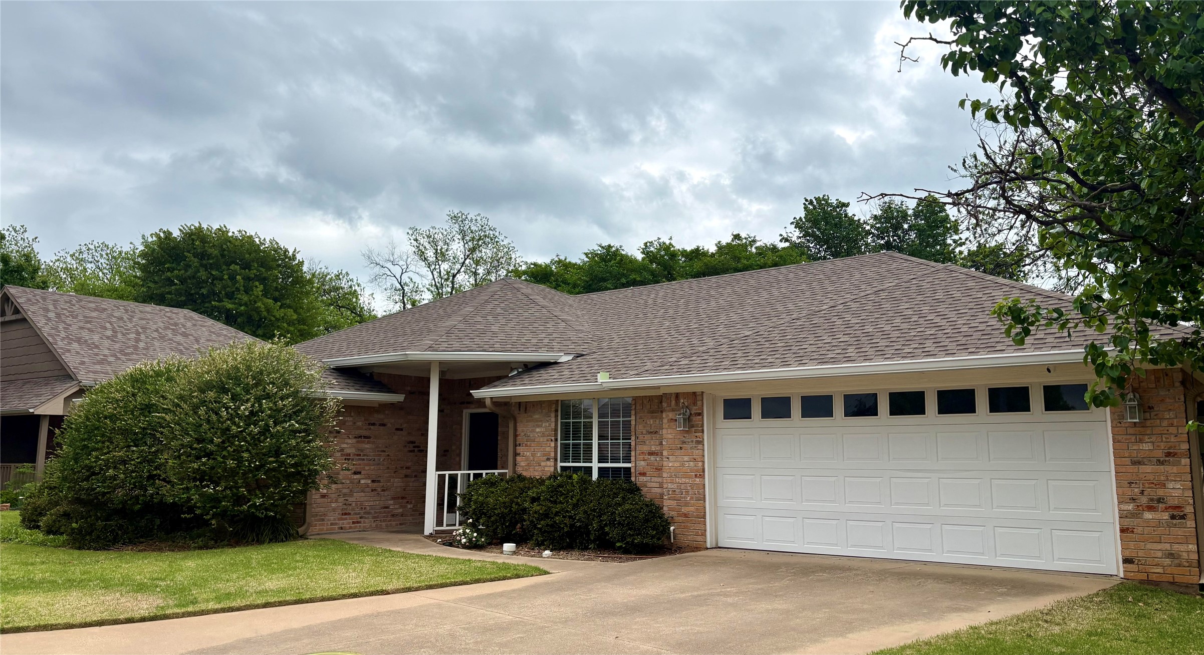 Property photo 02 of 1016 Dawn Court, Granbury, TX 76048 | MLS #21183038
