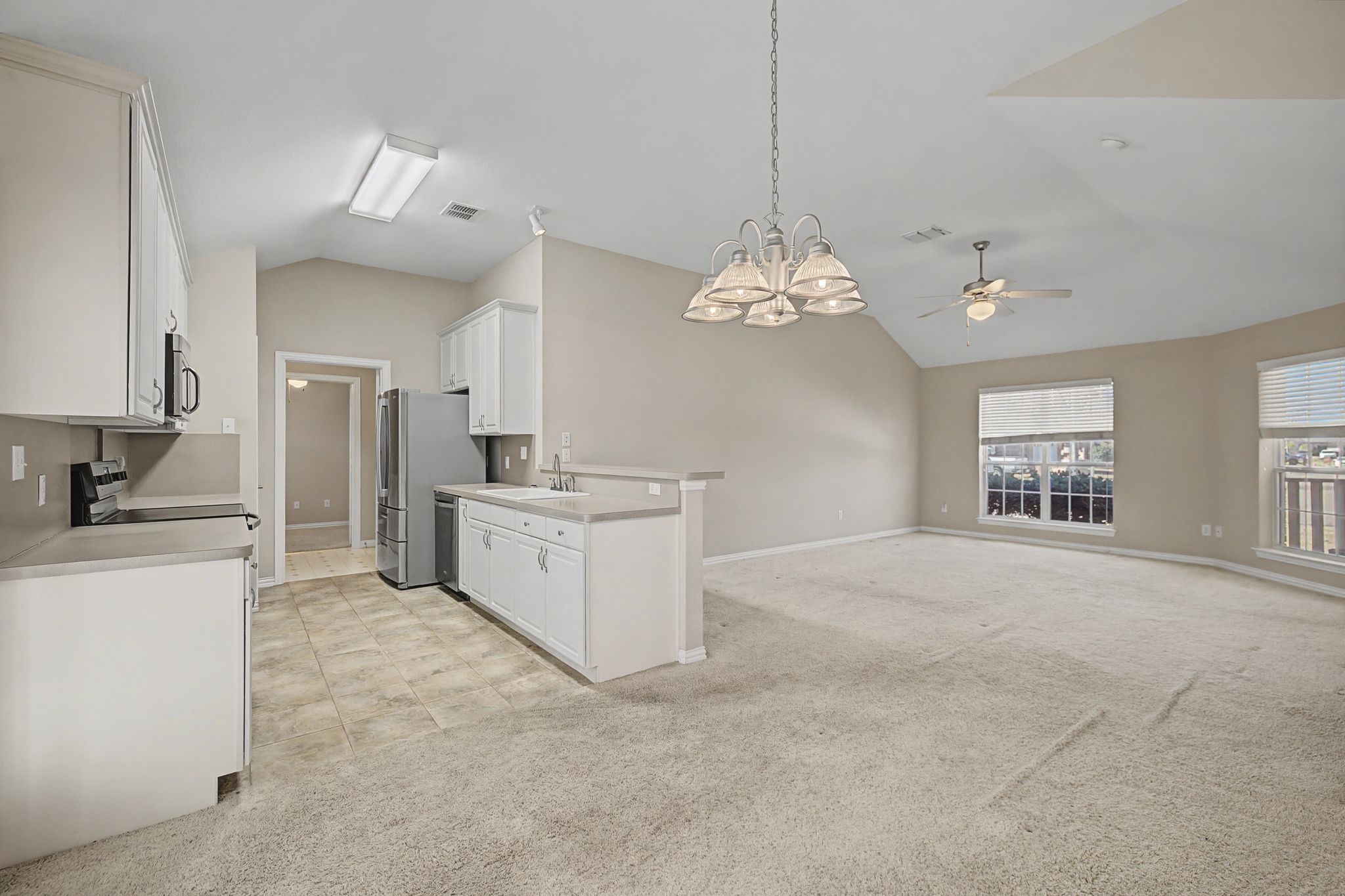 Property photo 03 of 1016 Dawn Court, Granbury, TX 76048 | MLS #21183038