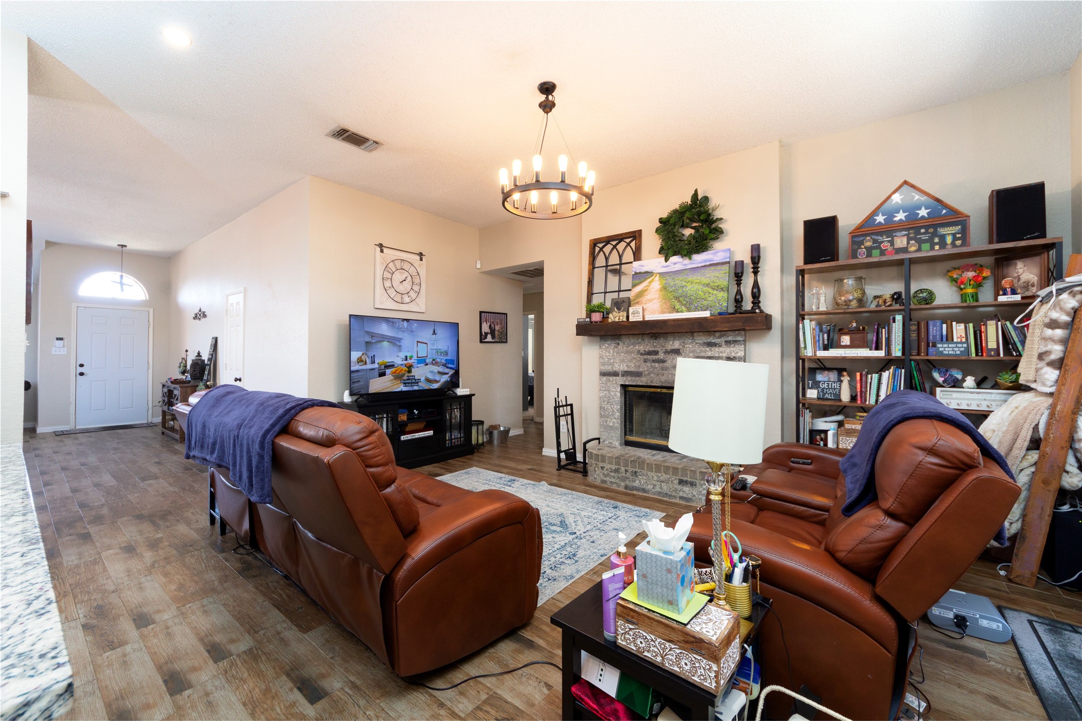 Property photo 04 of 6004 Ten Wood Court, Arlington, TX 76018 | MLS #21183069