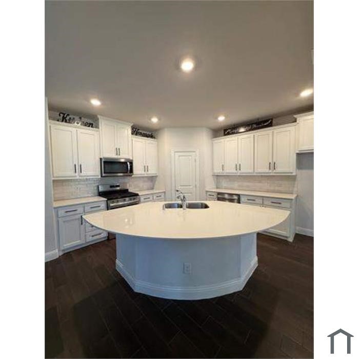 Property photo 02 of 6033 Dandelion Drive, Aubrey, TX 76227 | MLS #21183704