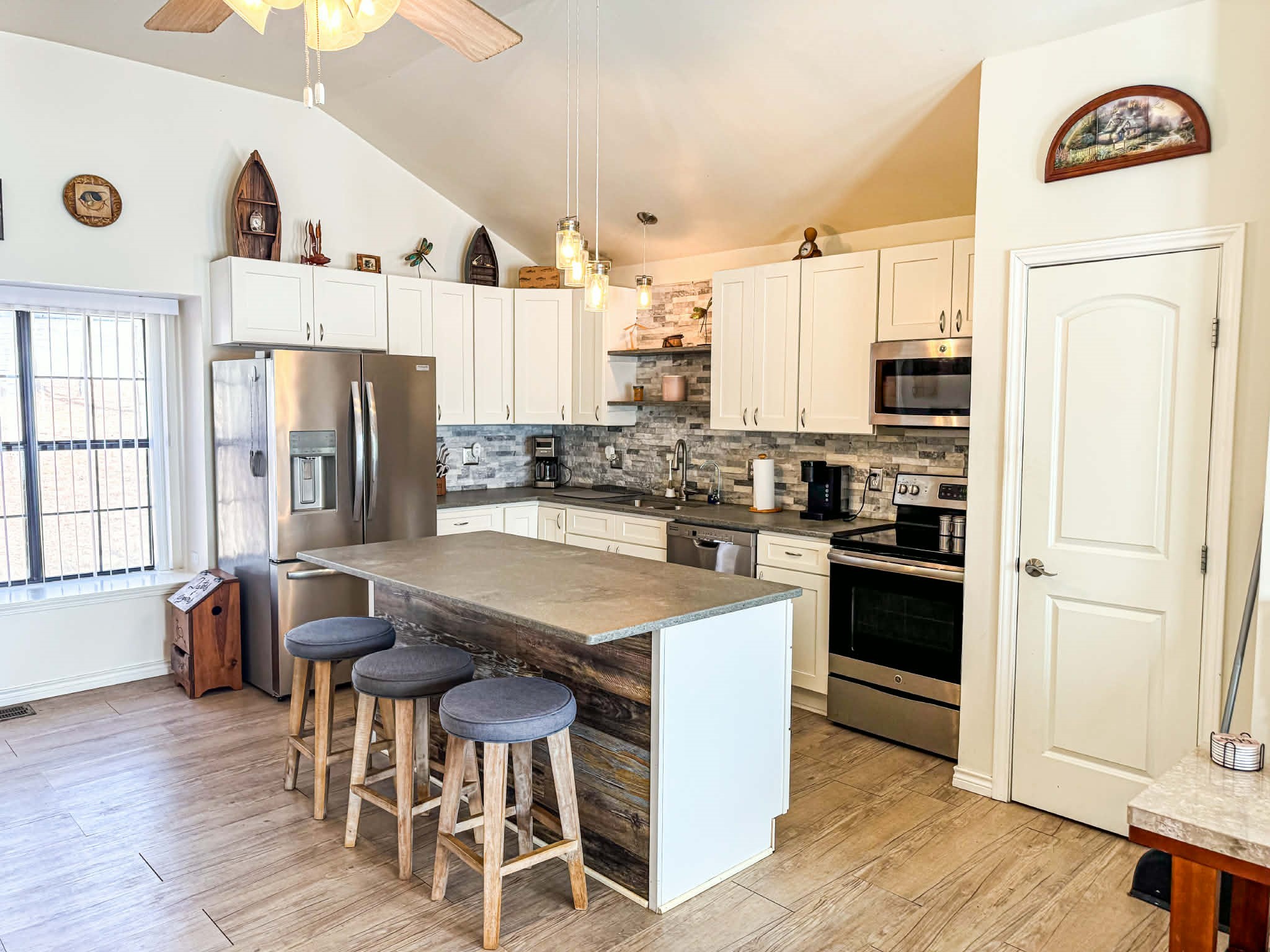 670 Redbud Drive, Avinger, TX, 75630