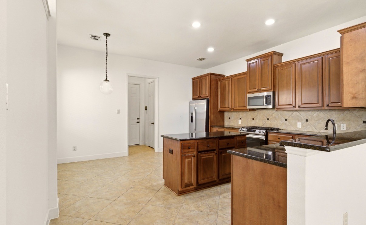 4525 W University Boulevard, Dallas, TX, 75209