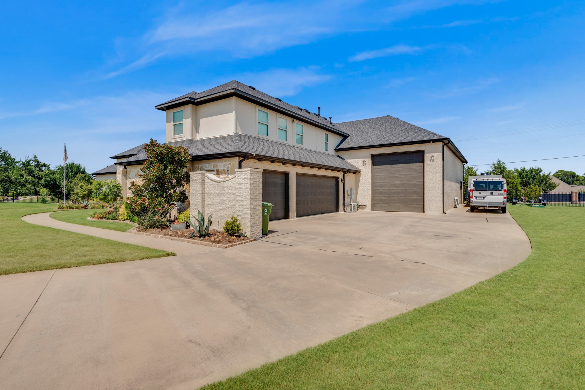 125 Kyle Court, Double Oak, TX, 75077