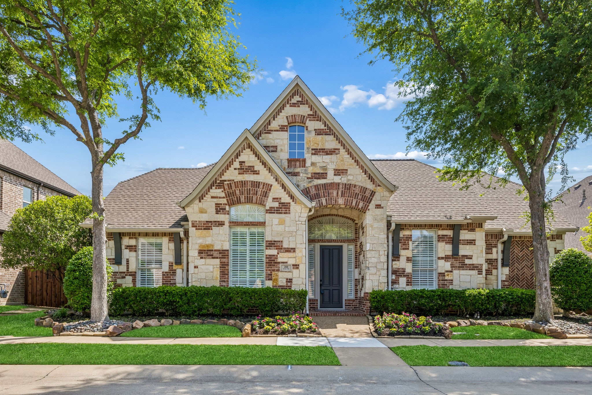 Property photo 02 of 201 Troon Road, Mckinney, TX 75072 | MLS #21185321