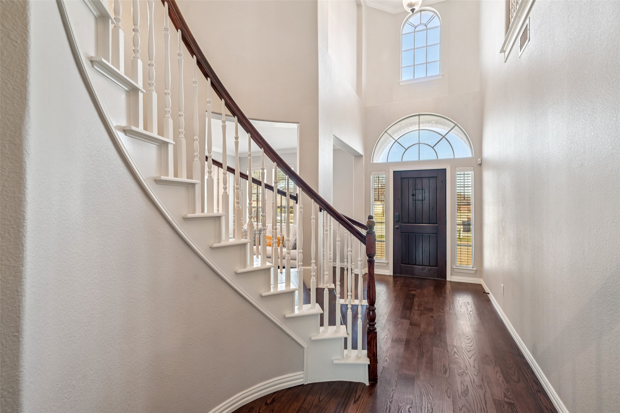 Property photo 02 of 601 Belclaire Terrace, Desoto, TX 75115 | MLS #21185326