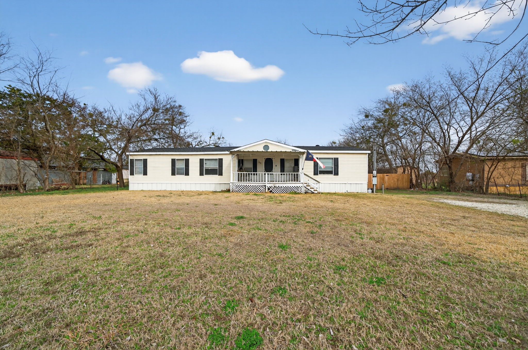 Property photo 01 of 109 Wallace Street Lone, Oak, TX 75453 | MLS #21185790