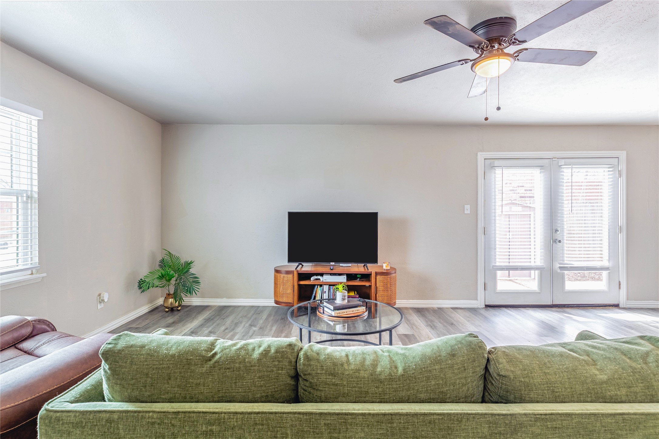 Property photo 04 of 720 Sandstone Drive Fort, Worth, TX 76120 | MLS #21186363
