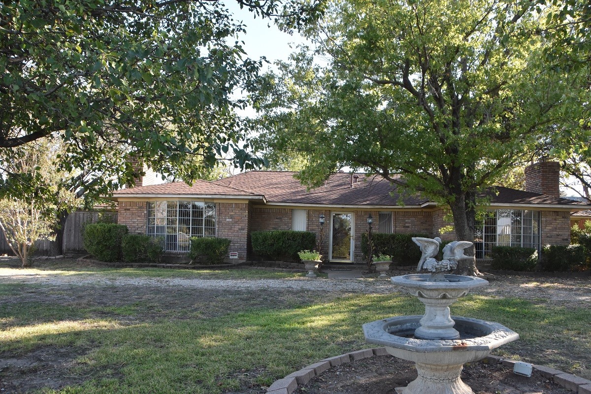 Property photo 02 of 312 E Tripp Road, Sunnyvale, TX 75182 | MLS #21186364