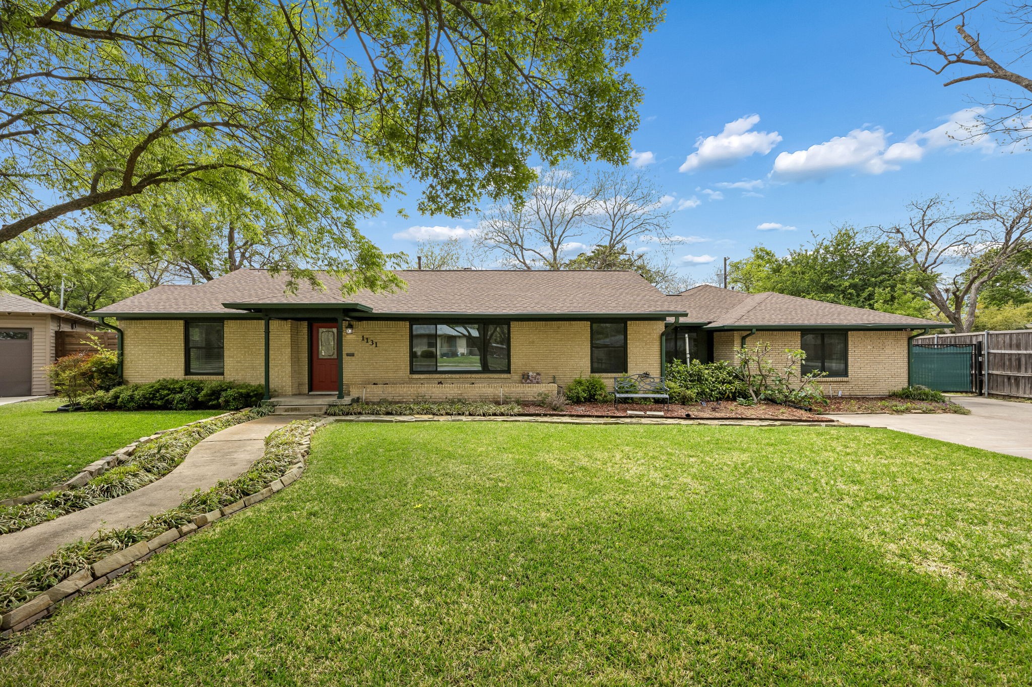 Property photo 01 of 1131 Wicklow Drive, Dallas, TX 75218 | MLS #21187070