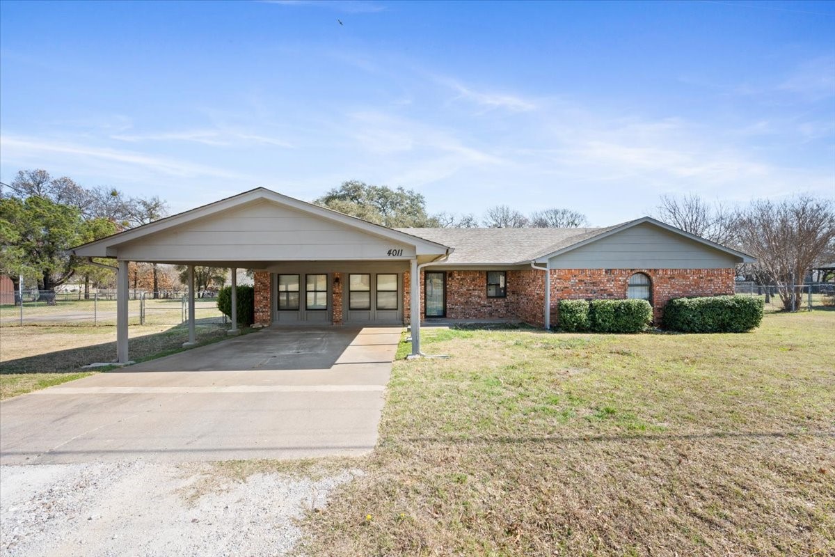 Property photo 01 of 4011 Mountain Vista Drive, Granbury, TX 76048 | MLS #21187079