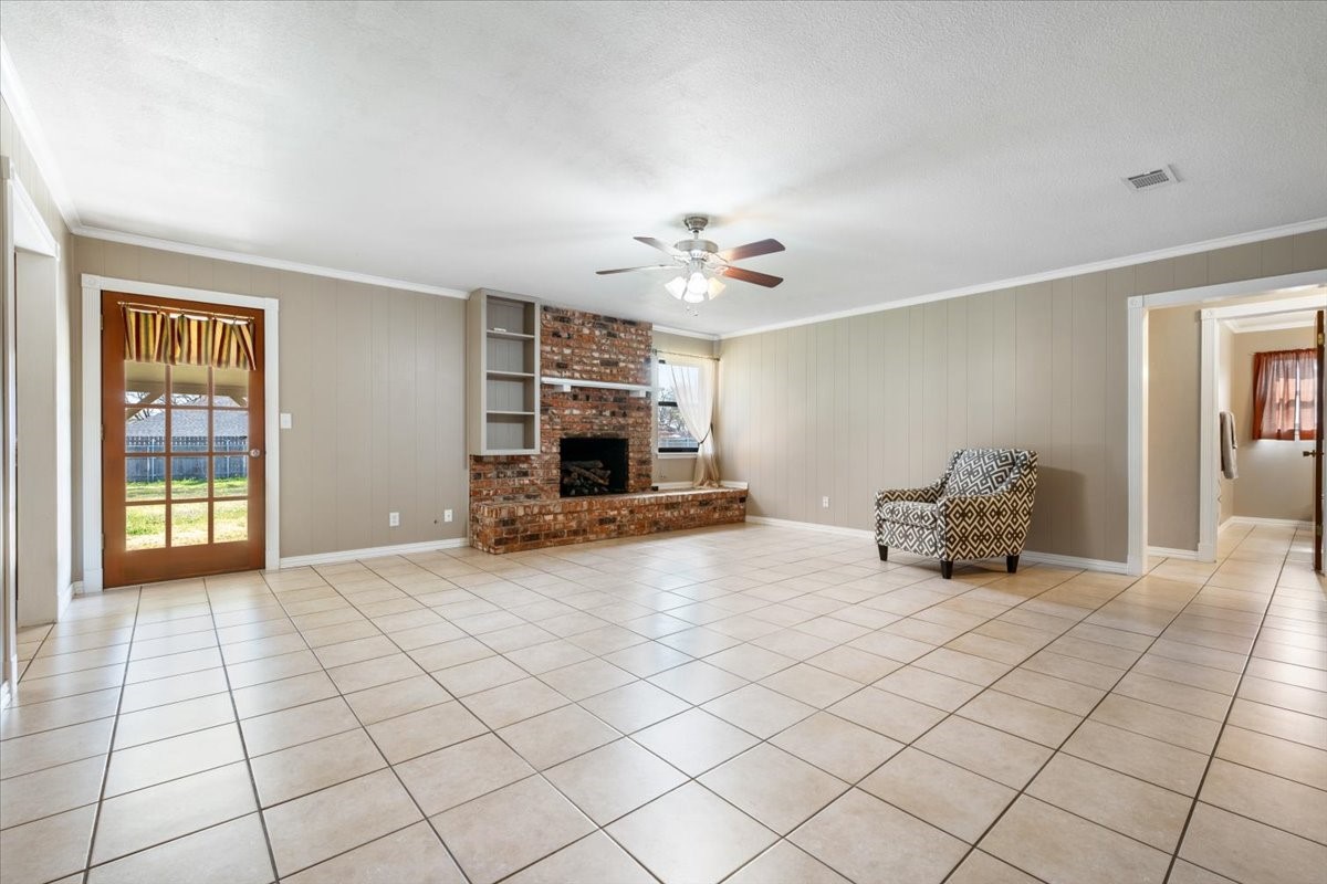 Property photo 04 of 4011 Mountain Vista Drive, Granbury, TX 76048 | MLS #21187079