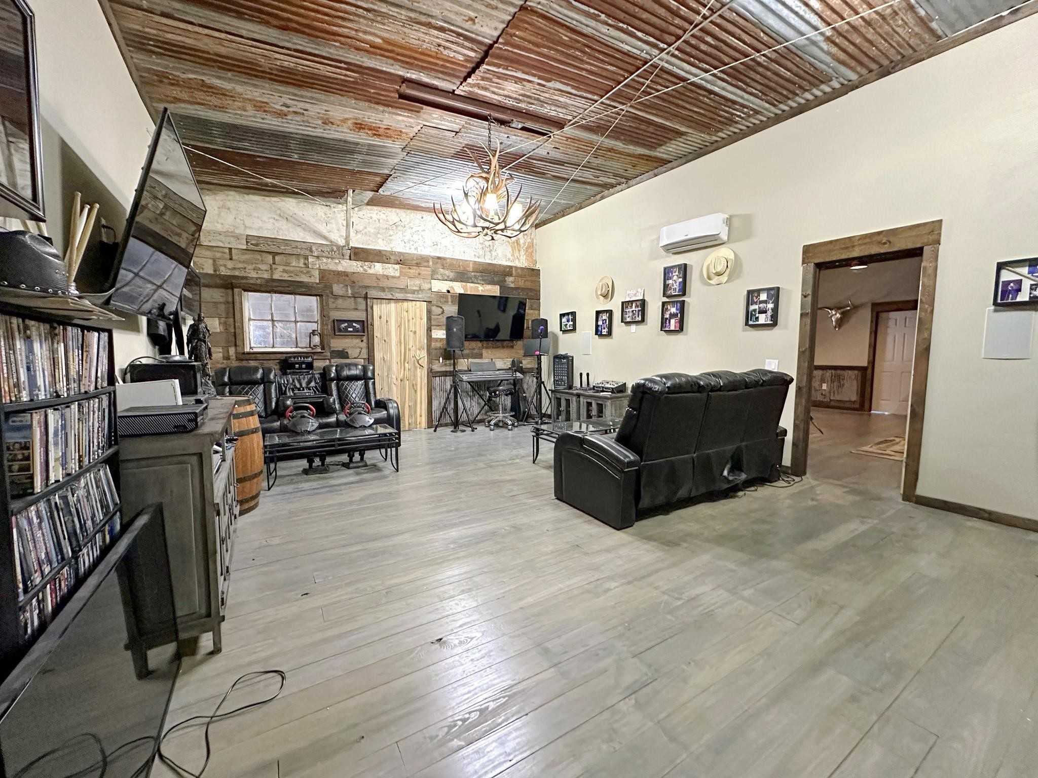 1990 Jim Harry Loop, Sunset, TX, 76270