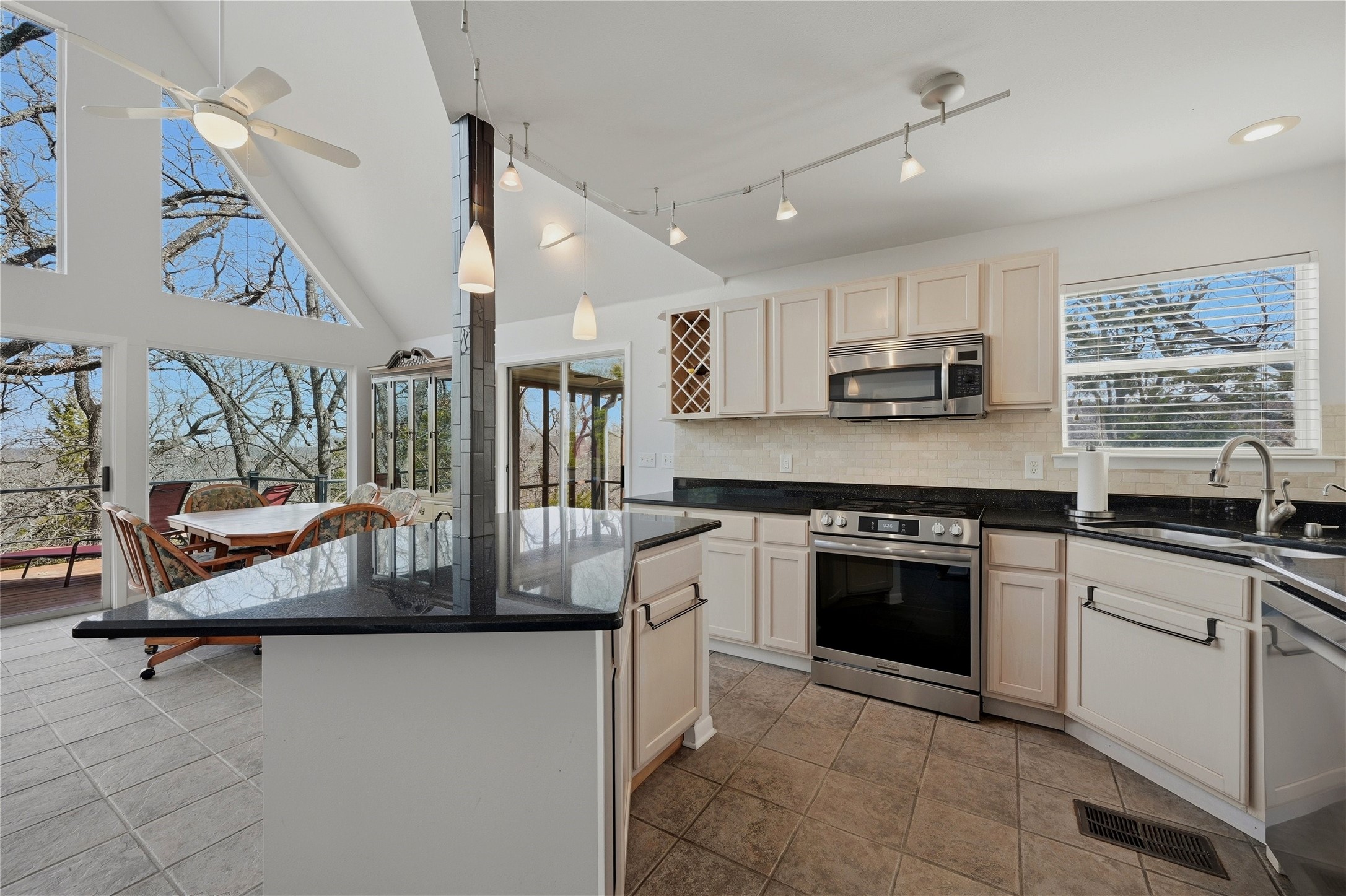 102 Hacienda Drive, Pottsboro, TX, 75076