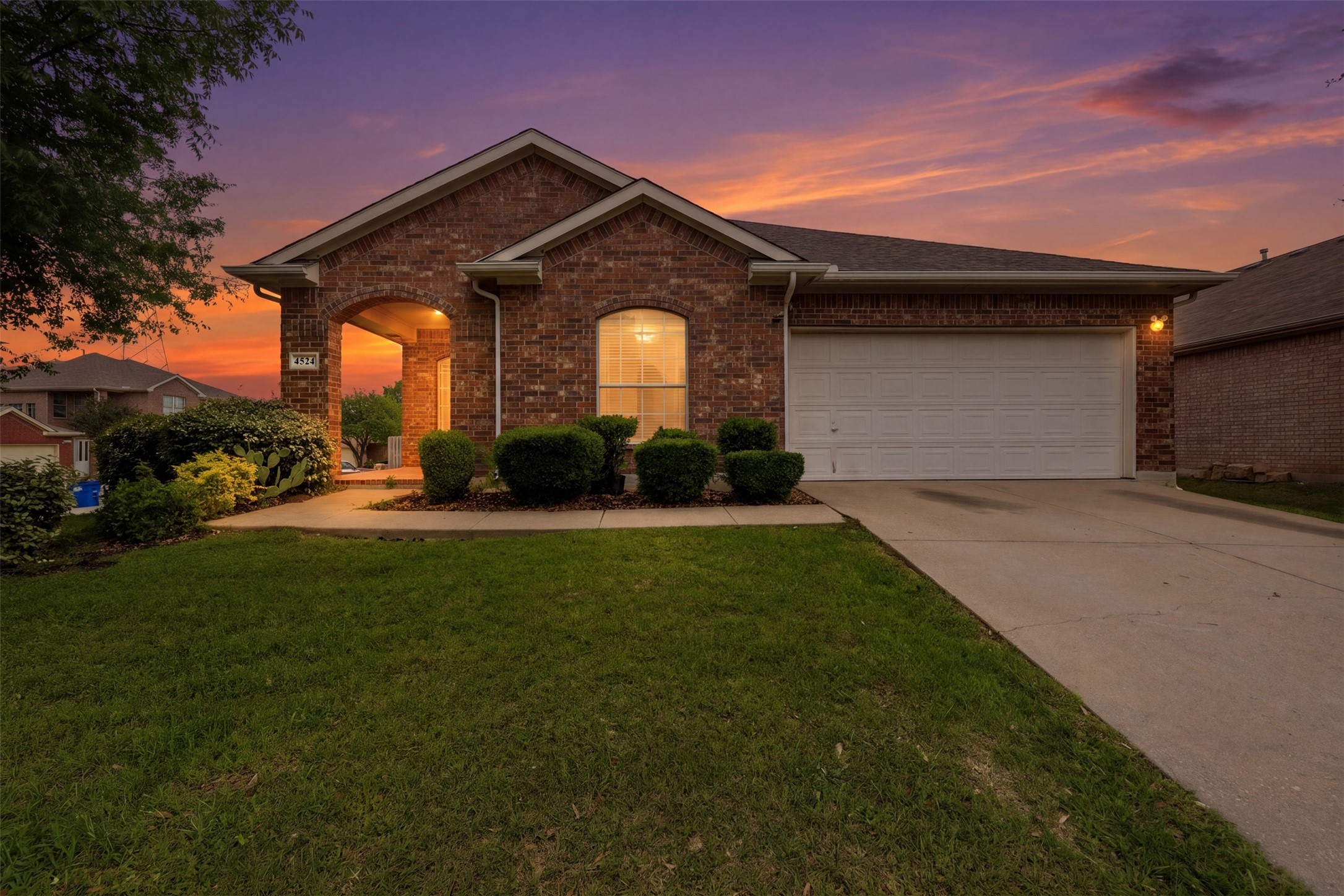 Property photo 02 of 4524 Oakgrove Lane, Sachse, TX 75048 | MLS #21187917