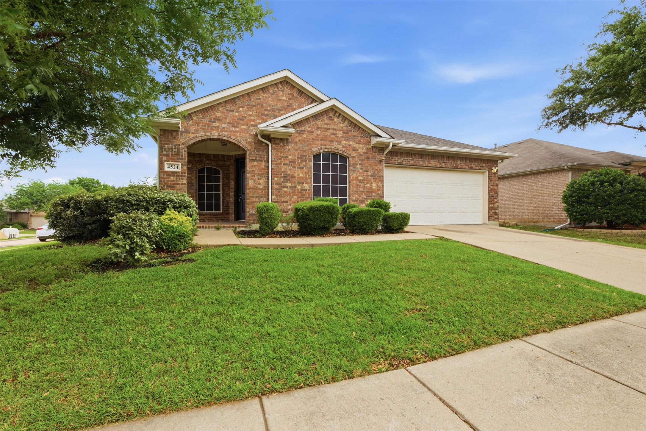 Property photo 03 of 4524 Oakgrove Lane, Sachse, TX 75048 | MLS #21187917