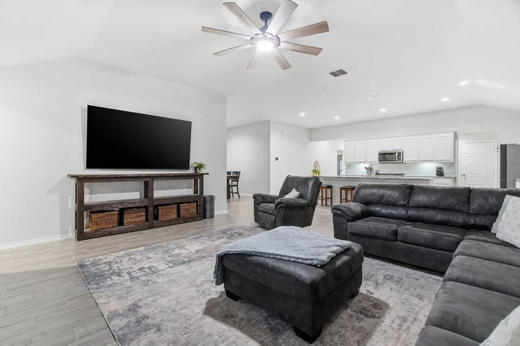 437 Falcon Way, Azle, TX, 76020