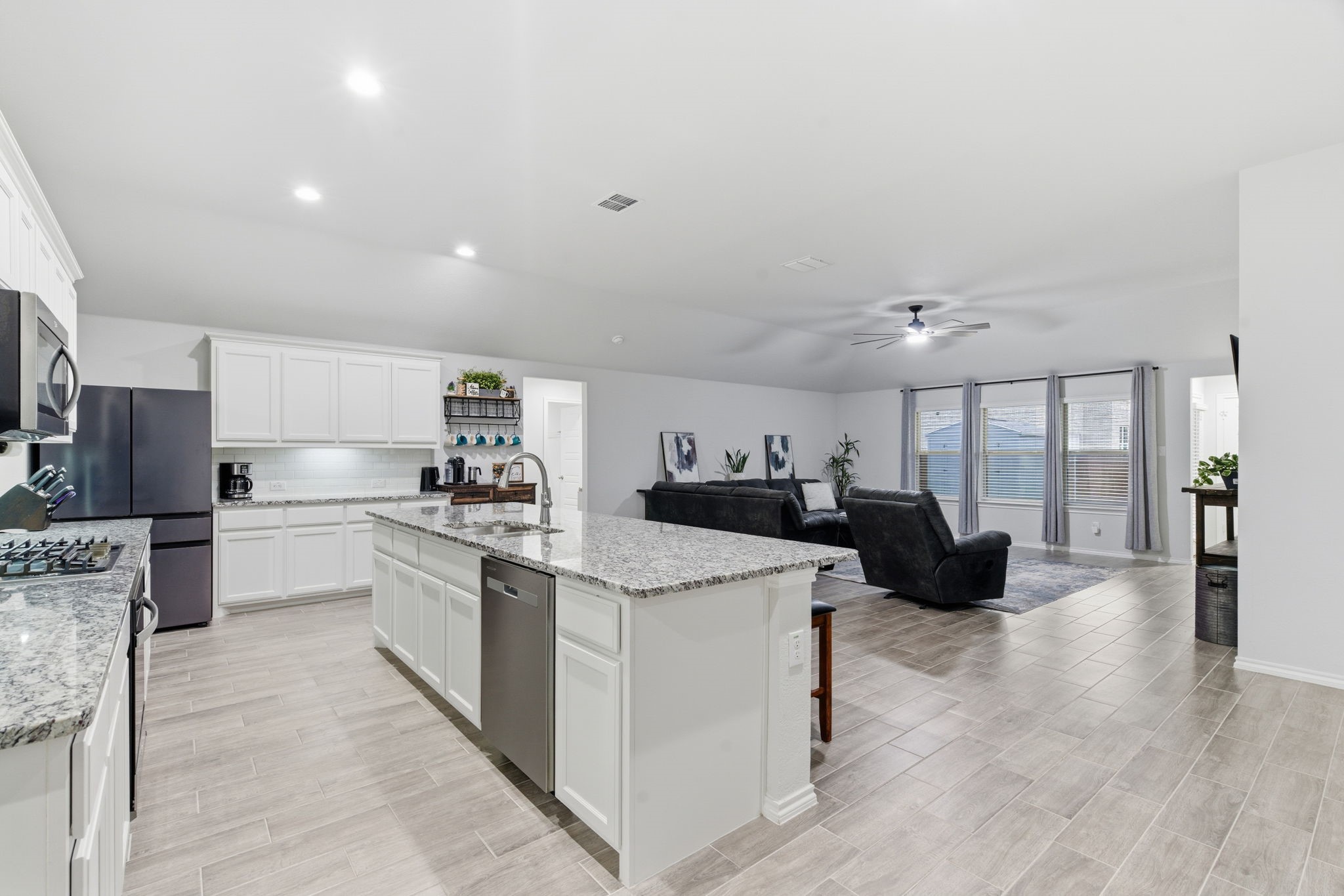 437 Falcon Way, Azle, TX, 76020