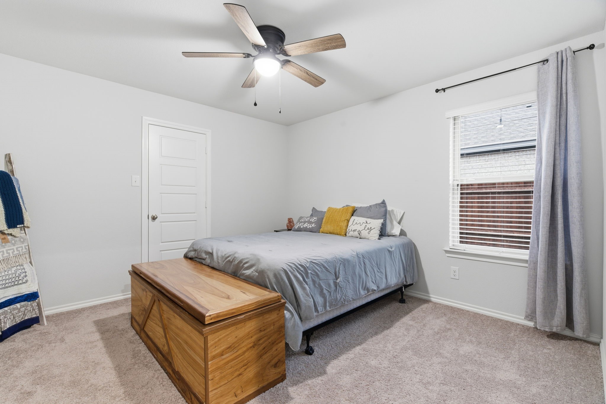 437 Falcon Way, Azle, TX, 76020
