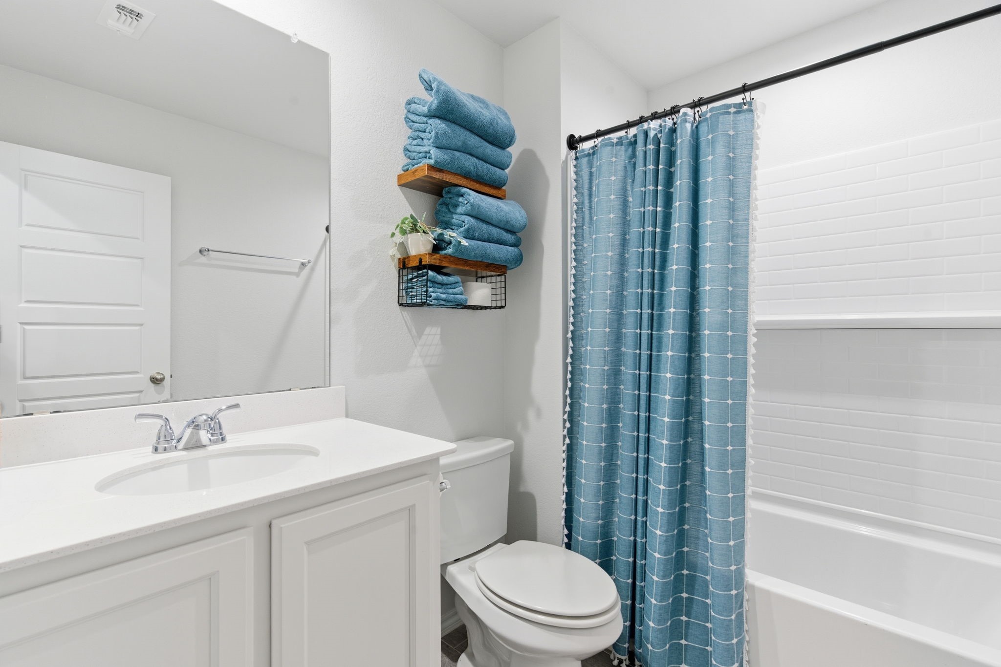 437 Falcon Way, Azle, TX, 76020