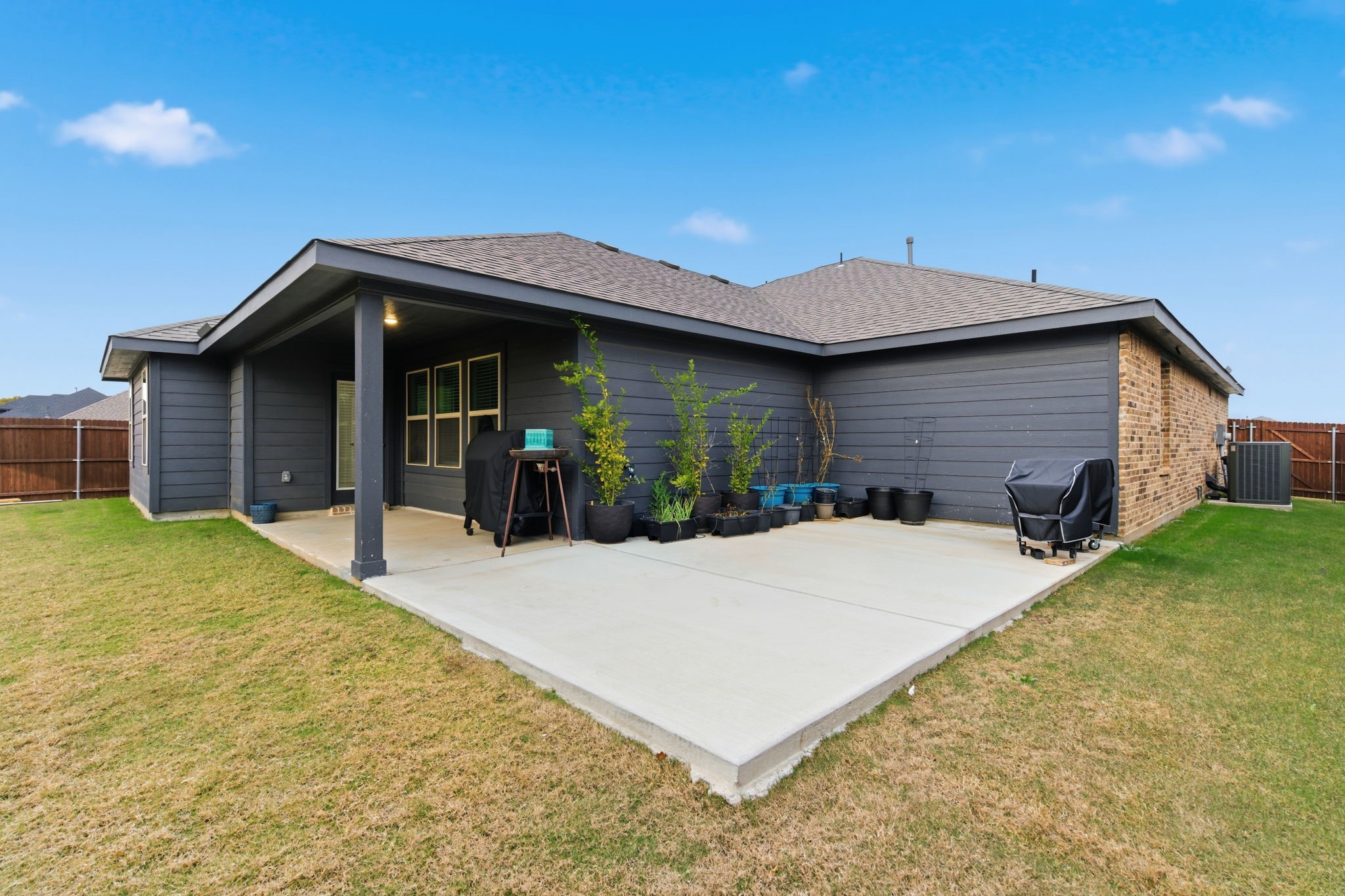 437 Falcon Way, Azle, TX, 76020